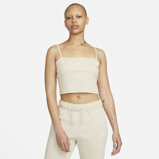 نايكي سبورتسوير ايسنشال